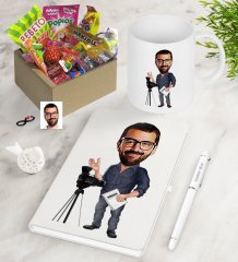 Kişiye Özel Bay Yönetmen Karikatürlü Nostaljik Lezzetler Defter Kalem Kupa Hediye Seti