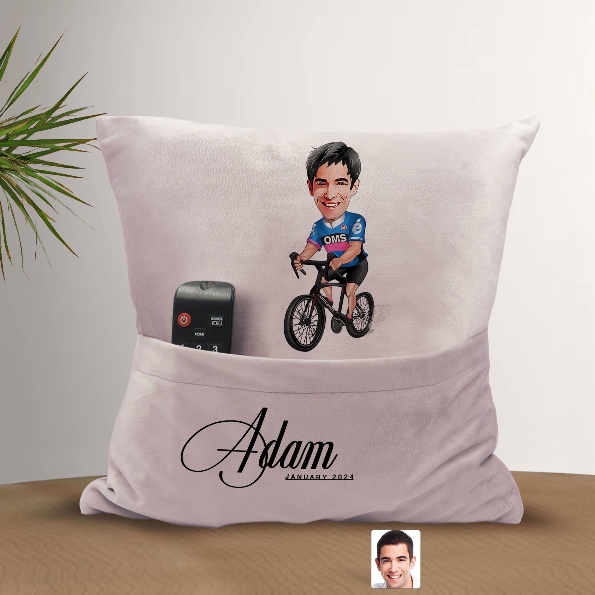 BK Gift Kişiye Özel Bisiklet Sürücüsü Karikatür Tasarımlı Organizer Kumanda ve Atıştırmalık Cepli Pembe Kırlent Yastık-1 Arkadaşa Hediye, Cepli Yastık