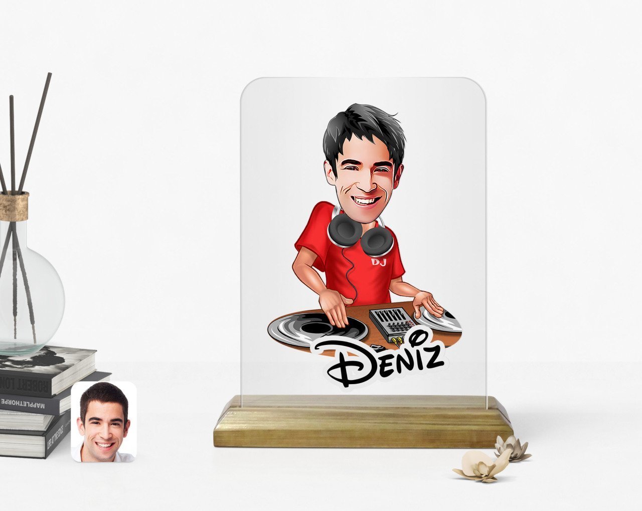 Kişiye Özel DJ Karikatürlü Ahşap Standlı Çerçeve