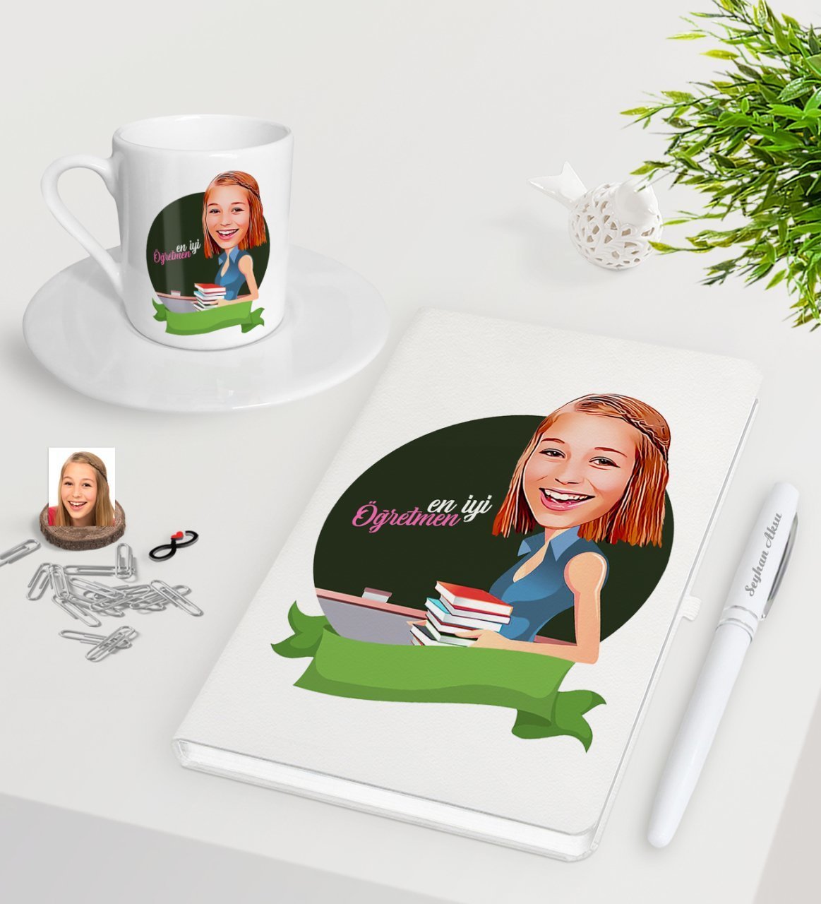 Kişiye Özel Bayan En İyi Öğretmen Karikatürlü Beyaz Defter Kalem Türk Kahvesi Fincanı Seti-1