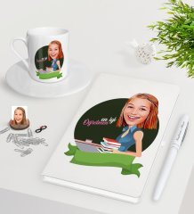 Kişiye Özel Bayan En İyi Öğretmen Karikatürlü Beyaz Defter Kalem Türk Kahvesi Fincanı Seti-1