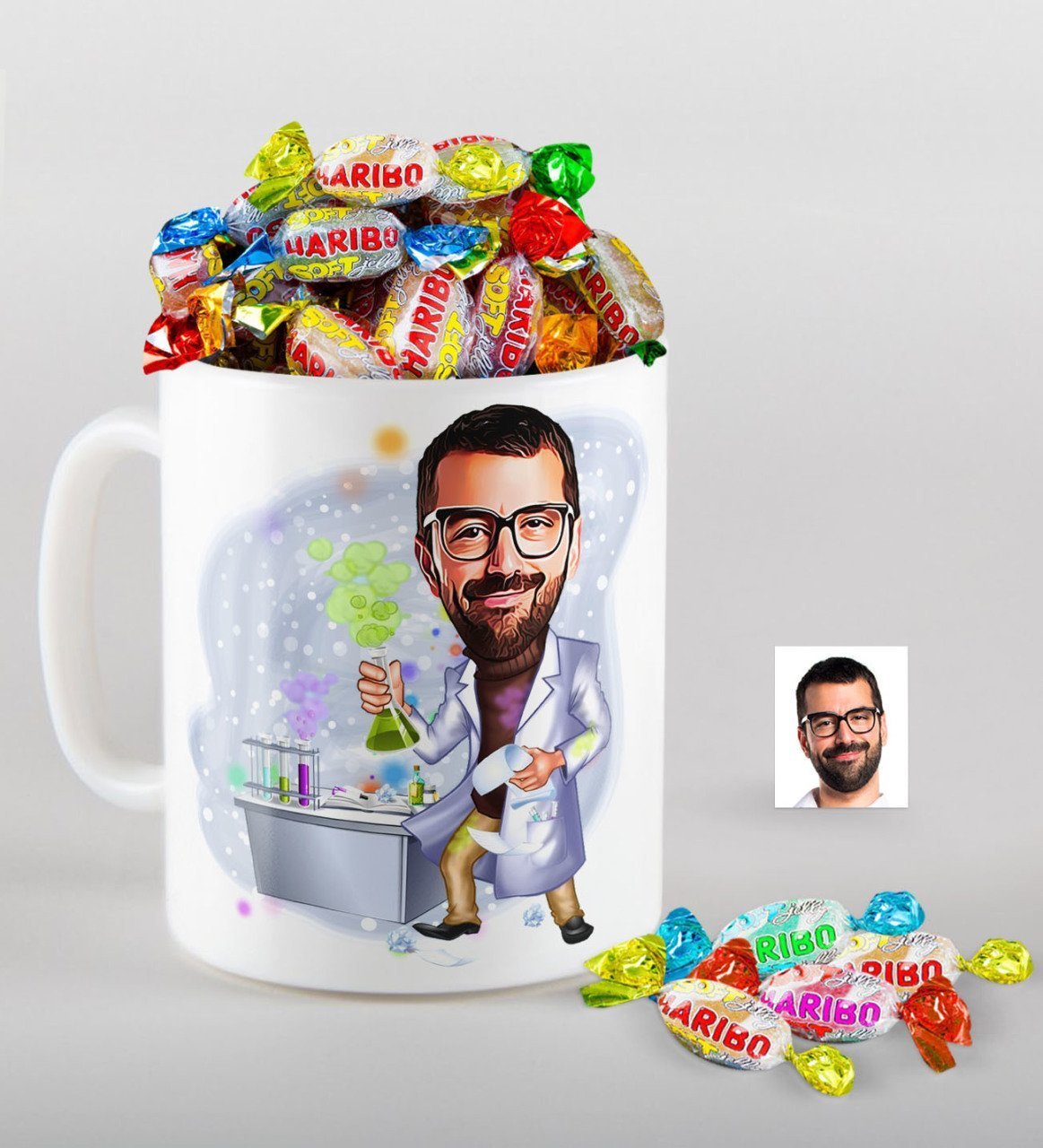 Kişiye Özel Bay Kimya Öğretmeni Karikatürlü Kupa ve Haribo Fruitbons Şeker Hediye Seti-2