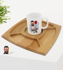 Kişiye Özel Aile Babası Karikatürlü Beyaz Kupa ve Doğal Masif Ahşap 4 Bölmeli Sunum Tabağı Çerezlik Hediye Seti-2