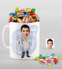 Kişiye Özel Bay Göz Doktoru Karikatürlü Kupa ve Haribo Fruitbons Şeker Hediye Seti