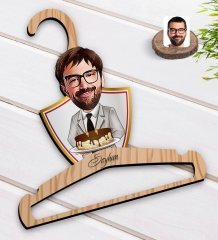 Kişiye Özel Erkek Doğum Günü Karikatürlü Standart Boy Ahşap Elbise Askısı-4