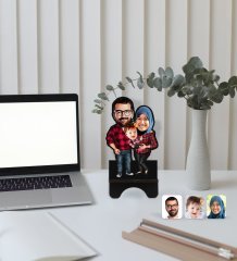 Kişiye Özel Tesettürlü Aile Karikatürlü Ahşap Biblo Telefon Standı-2