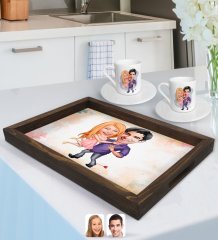 Kişiye Özel Sevgililer Karikatürlü Doğal Ahşap Tepsi ve 2’li Kahve Fincan Seti-3