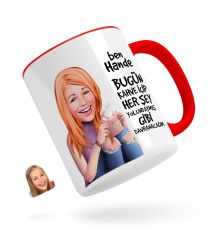 Kişiye Özel Kadın Her Şey Yolundaymış Gibi Karikatürlü Kırmızı Kupa Bardak-4