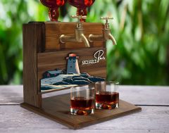 BK Gift Kişiye Özel Kabartma Manzara Tasarımlı İsimli Çift Musluklu Doğal Ahşap İçki Standı-21, İçki Standı, Doğum Günü Hediyesi, Ev Hediyesi