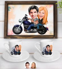 Kişiye Özel Motorcu Sevgililer Karikatürlü Doğal Ahşap Tepsi ve 2’li Kahve Fincan Seti-1