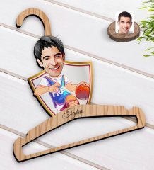 Kişiye Özel Erkek Basketbolcu Karikatürlü Standart Boy Ahşap Elbise Askısı-2