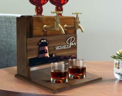 BK Gift Kişiye Özel Kabartma Manzara Tasarımlı İsimli Çift Musluklu Doğal Ahşap İçki Standı-19, İçki Standı, Doğum Günü Hediyesi, Ev Hediyesi