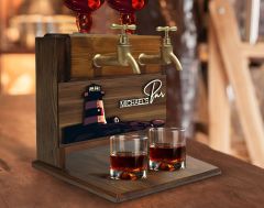 BK Gift Kişiye Özel Kabartma Manzara Tasarımlı İsimli Çift Musluklu Doğal Ahşap İçki Standı-19, İçki Standı, Doğum Günü Hediyesi, Ev Hediyesi