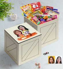 Kişiye Özel Anne Kız Karikatürlü Ahşap Kutuda Nostaljik Lezzetler Hediye Seti-2