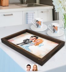 Kişiye Özel Evleniyoruz Karikatürlü Doğal Ahşap Tepsi ve 2’li Kahve Fincan Seti-5