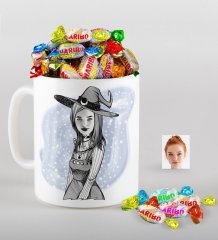 Kişiye Özel Bayan Cadı Karikatürlü Kupa ve Haribo Fruitbons Şeker Hediye Seti