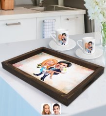 Kişiye Özel Evleniyoruz Karikatürlü Doğal Ahşap Tepsi ve 2’li Kahve Fincan Seti-4