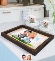 Kişiye Özel Evleniyoruz Karikatürlü Doğal Ahşap Tepsi ve 2’li Kahve Fincan Seti-3