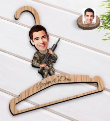 Kişiye Özel Uzman Jandarma Karikatürlü Standart Boy Ahşap Elbise Askısı-1