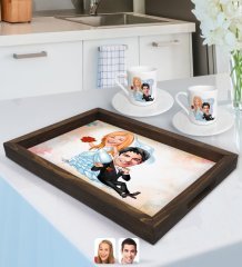 Kişiye Özel Evleniyoruz Karikatürlü Doğal Ahşap Tepsi ve 2’li Kahve Fincan Seti-2