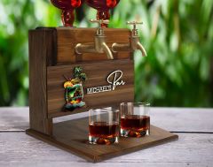 BK Gift Kişiye Özel Kabartma Kokteyl Tasarımlı İsimli Çift Musluklu Doğal Ahşap İçki Standı-1, İçki Standı, Doğum Günü Hediyesi, Ev Hediyesi