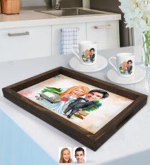 Kişiye Özel Evleniyoruz Karikatürlü Doğal Ahşap Tepsi ve 2’li Kahve Fincan Seti-1