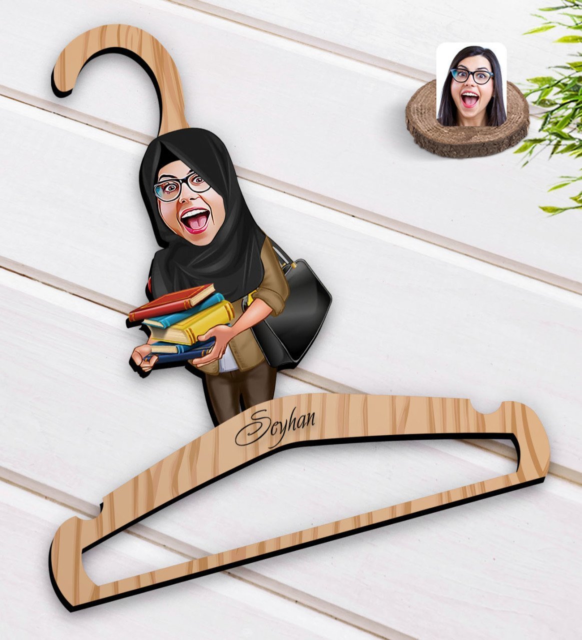 Kişiye Özel Tesettürlü Kadın Öğretmen Karikatürlü Standart Boy Ahşap Elbise Askısı-2