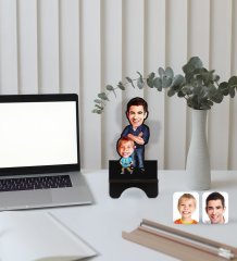 Kişiye Özel Baba Oğul Karikatürlü Ahşap Biblo Telefon Standı-2