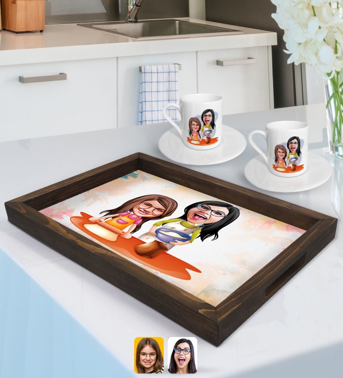 Kişiye Özel Anne Kız Karikatürlü Doğal Ahşap Tepsi ve 2’li Kahve Fincan Seti-2