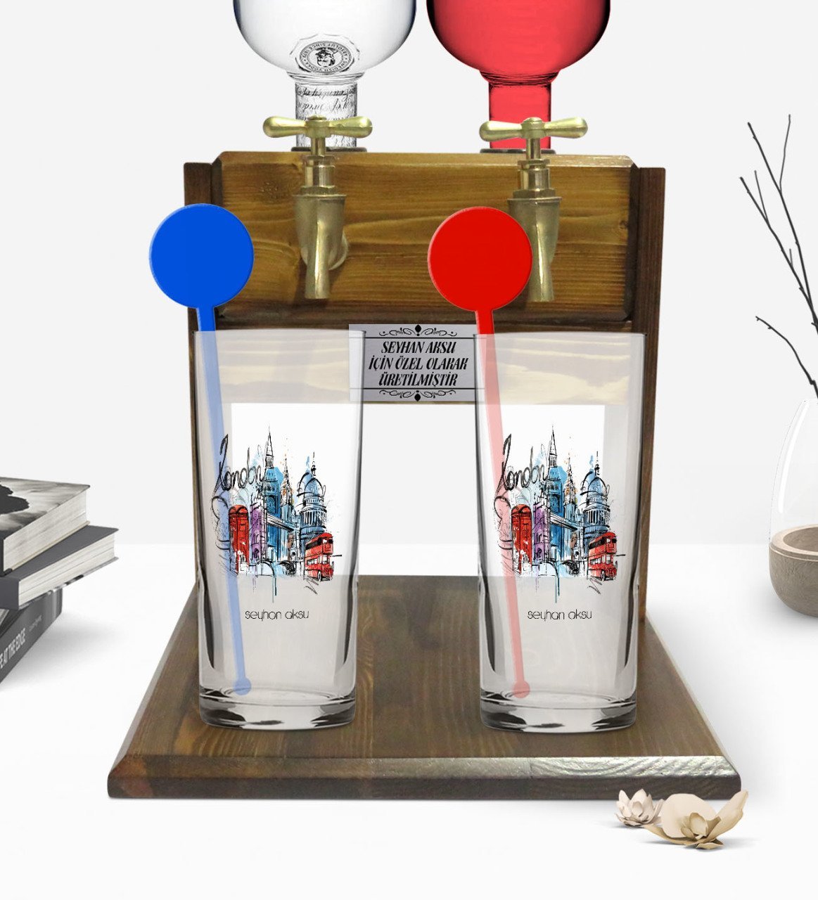 Kişiye Özel Renkli Baskılı London Tasarımlı İkili Vodka Bardağı ve Çift Musluklu Doğal Ahşap Vodka Standı-4