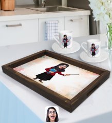 Kişiye Özel Tesettürlü Kadın Öğretmen Karikatürlü Doğal Ahşap Tepsi ve 2’li Kahve Fincan Seti-3