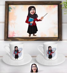 Kişiye Özel Tesettürlü Kadın Öğretmen Karikatürlü Doğal Ahşap Tepsi ve 2’li Kahve Fincan Seti-3