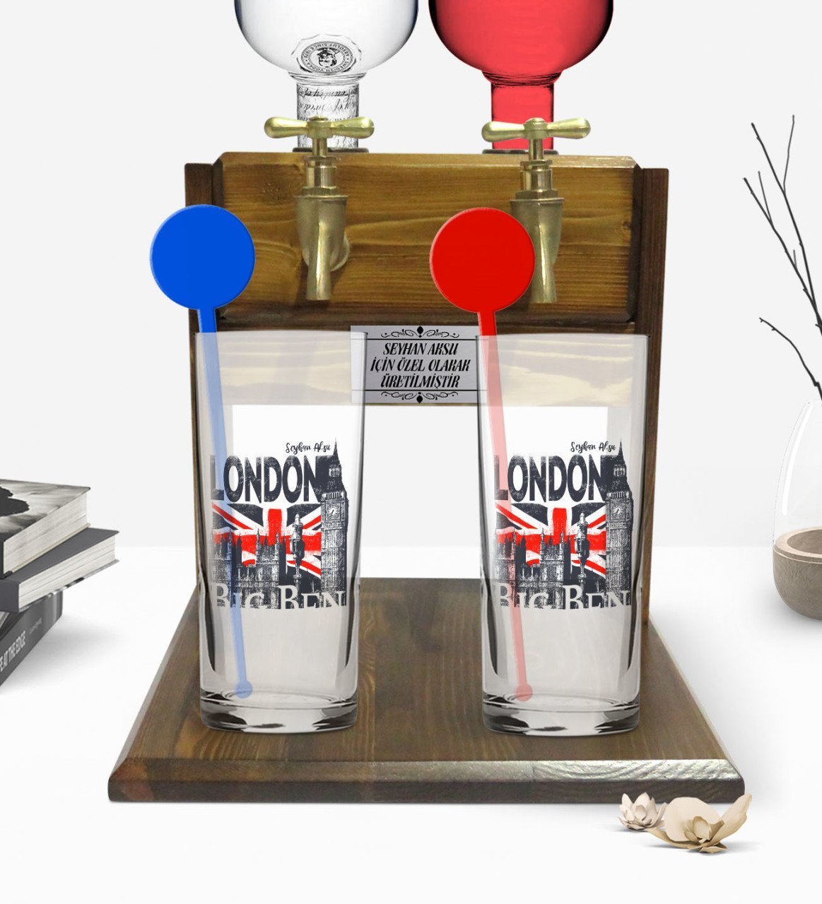 Kişiye Özel Renkli Baskılı London Tasarımlı İkili Vodka Bardağı ve Çift Musluklu Doğal Ahşap Vodka Standı-3
