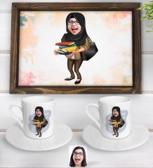 Kişiye Özel Tesettürlü Kadın Öğretmen Karikatürlü Doğal Ahşap Tepsi ve 2’li Kahve Fincan Seti-2