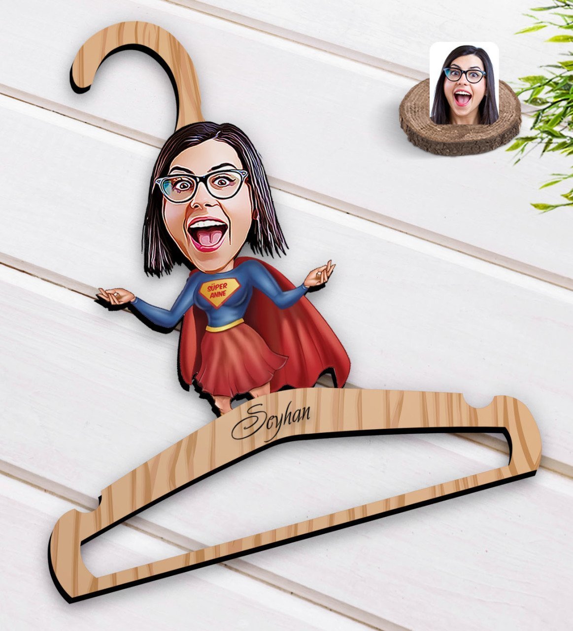 Kişiye Özel Süper Anne Karikatürlü Standart Boy Ahşap Elbise Askısı-1