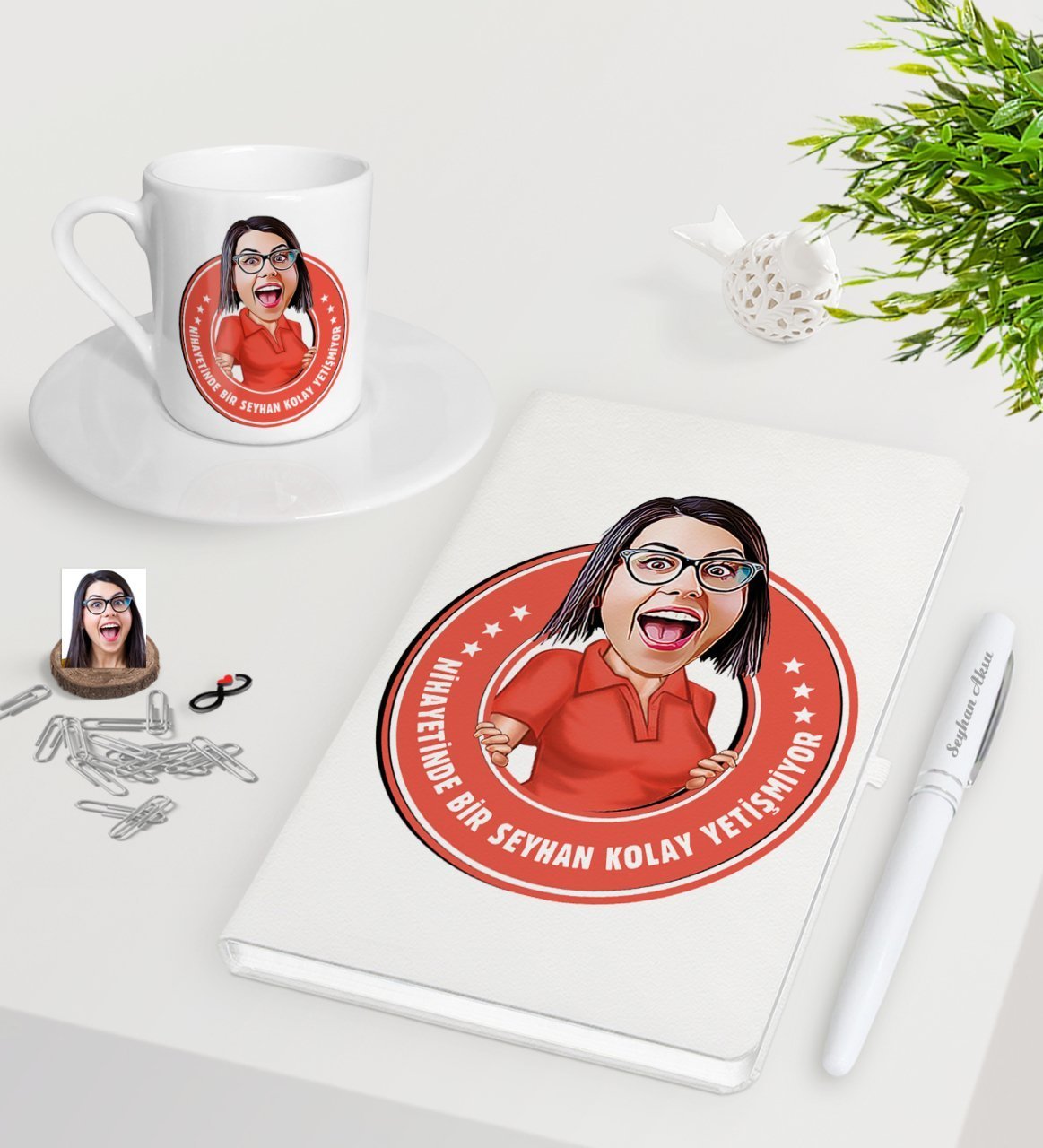 Kişiye Özel Bayan Kolay Yetişmiyor Karikatürlü Beyaz Defter Kalem Türk Kahvesi Fincanı Seti-3