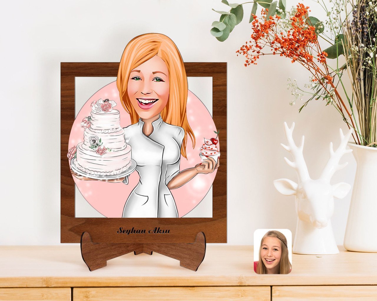 Kişiye Özel Kadın Aşçı Karikatürlü Ahşap Standlı 3D Biblo-3