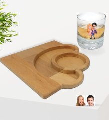 Kişiye Özel Sevgililer Karikatürlü Viski Bardağı ve Doğal Masif Ahşap Yarım Ay Sunum Tabağı Çerezlik Hediye Seti-3