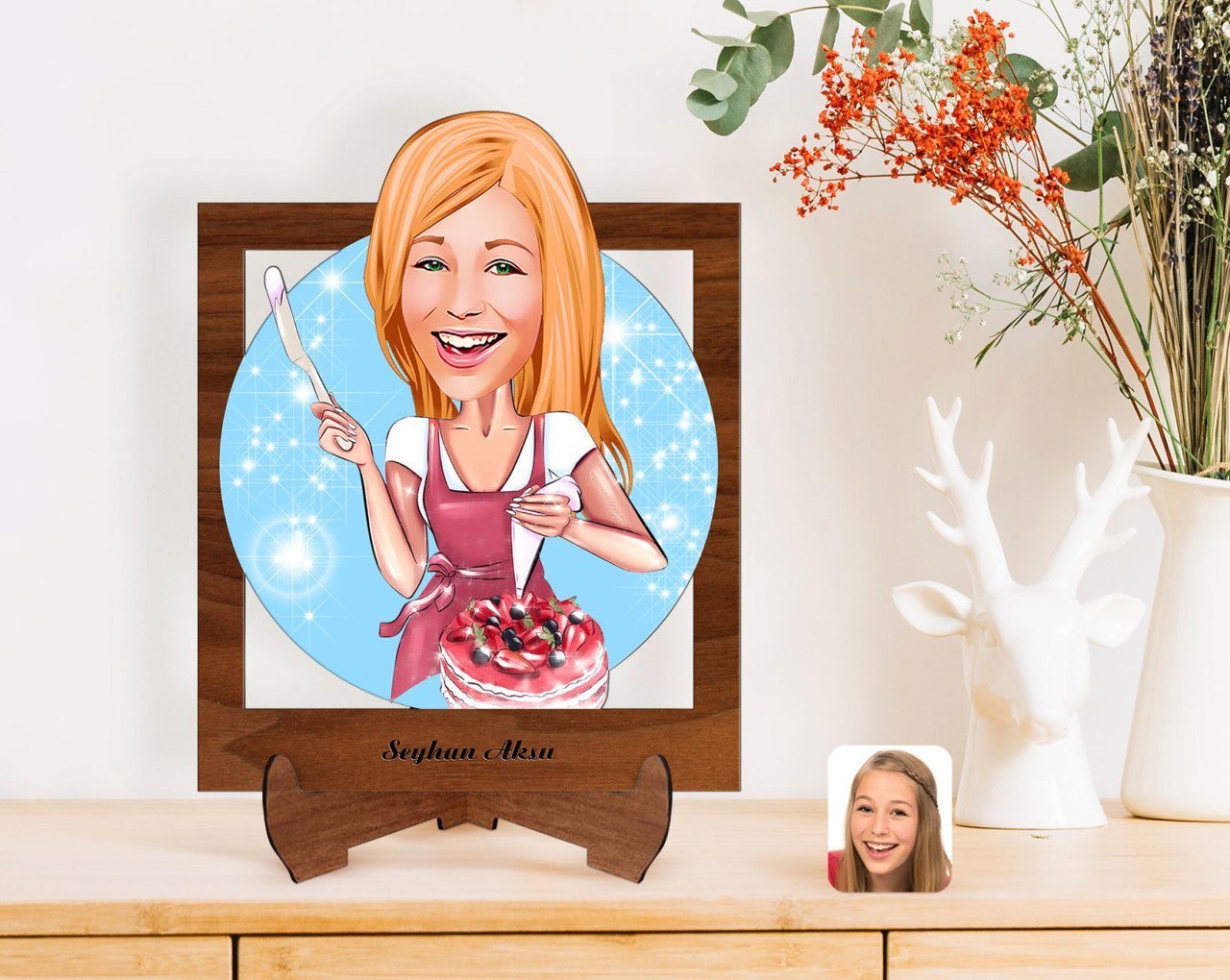 Kişiye Özel Kadın Aşçı Karikatürlü Ahşap Standlı 3D Biblo-1