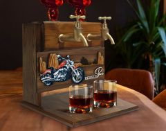 BK Gift Kişiye Özel Kabartma Motorsiklet Tasarımlı İsimli Çift Musluklu Doğal Ahşap İçki Standı-3, İçki Standı, Doğum Günü Hediyesi, Ev Hediyesi