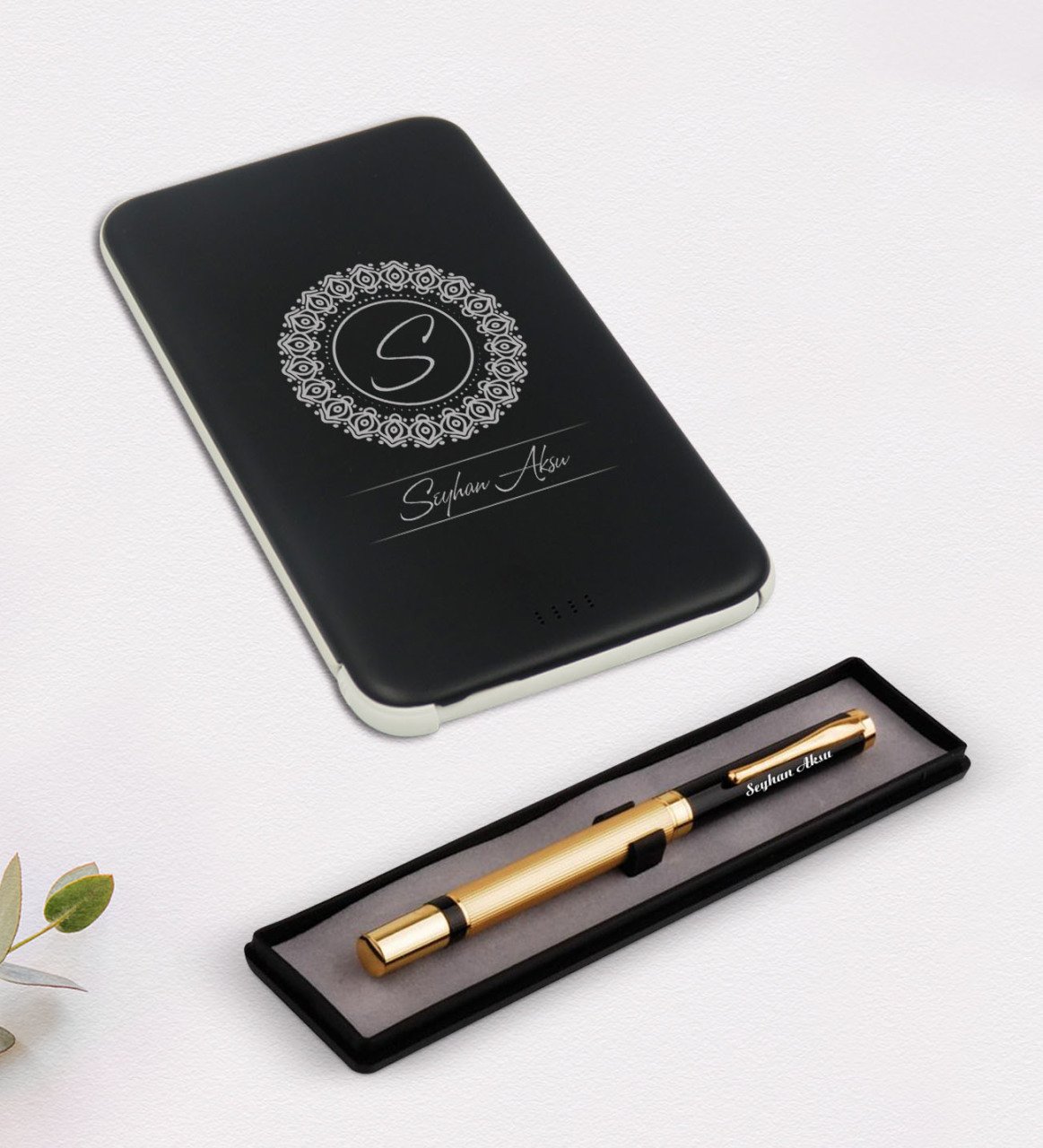 Kişiye Özel İsimli Lüks Siyah Kalem ve 5.000 Mah Powerbank Hediye Seti-2