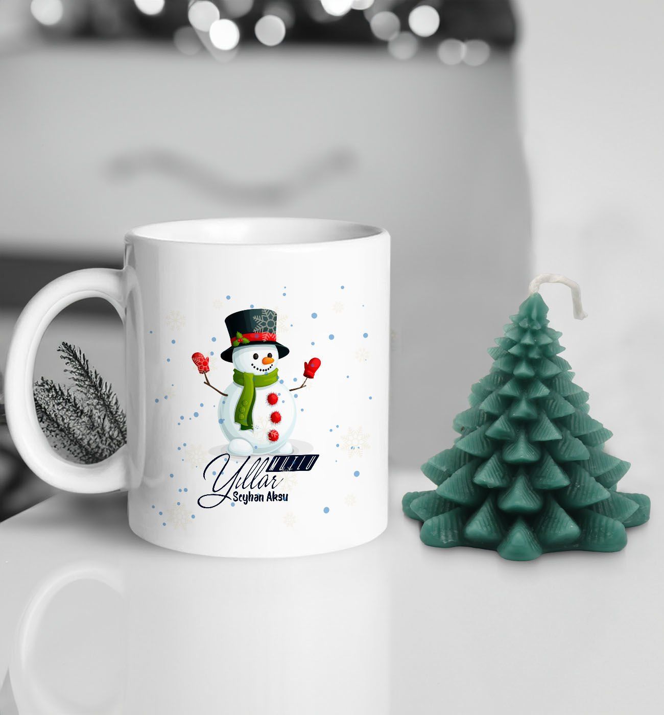 Yılbaşı Hediyesi BK Gift Kişiye Özel Yeni Yıl Tasarımlı Beyaz Kupa Bardak ve Kokulu Çam Ağacı Mum Hediye Seti-7, Sevgiliye Hediye, Arkadaşa Hediye