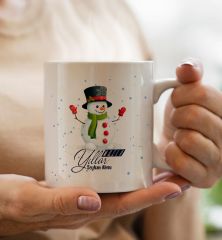 Yılbaşı Hediyesi BK Gift Kişiye Özel Yeni Yıl Tasarımlı Beyaz Kupa Bardak ve Kokulu Çam Ağacı Mum Hediye Seti-7, Sevgiliye Hediye, Arkadaşa Hediye