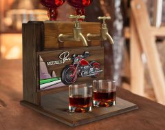 BK Gift Kişiye Özel Kabartma Motorsiklet Tasarımlı İsimli Çift Musluklu Doğal Ahşap İçki Standı-2, İçki Standı, Doğum Günü Hediyesi, Ev Hediyesi