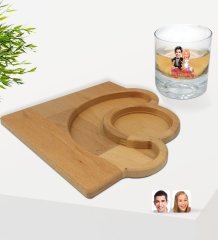 Kişiye Özel Evleniyoruz Karikatürlü Viski Bardağı ve Doğal Masif Ahşap Yarım Ay Sunum Tabağı Çerezlik Hediye Seti-10