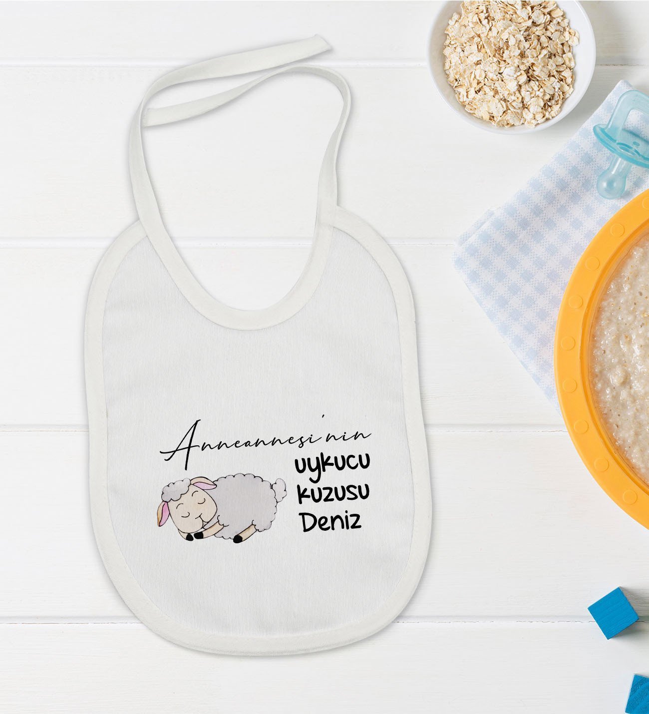 BK Kids Kişiye Özel Anneannesinin Uykucu Kuzusu Tasarımlı Bebek Mama Önlüğü - Model 1