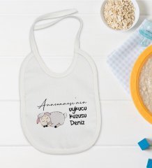 BK Kids Kişiye Özel Anneannesinin Uykucu Kuzusu Tasarımlı Bebek Mama Önlüğü - Model 1