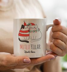 Yılbaşı Hediyesi BK Gift Kişiye Özel Yeni Yıl Tasarımlı Beyaz Kupa Bardak ve Kokulu Çam Ağacı Mum Hediye Seti-5, Sevgiliye Hediye, Arkadaşa Hediye
