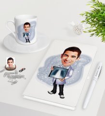 Kişiye Özel Erkek Radyolojist Karikatürlü Beyaz Defter Kalem Türk Kahvesi Fincanı Seti-1