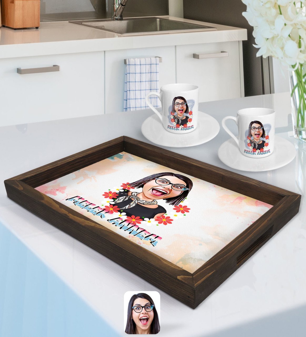Kişiye Özel Melek Annem Karikatürlü Doğal Ahşap Tepsi ve 2’li Kahve Fincan Seti-1
